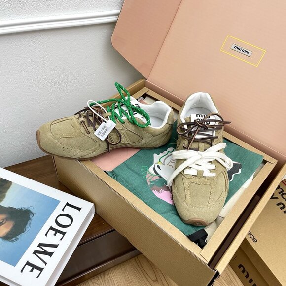 ๐๐New Balance x Miu Miu 530 SL Sneakers in Light Brown - Picture 4 of 9